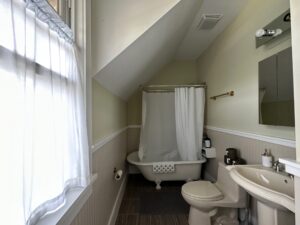 Room 7 - Private Bath
