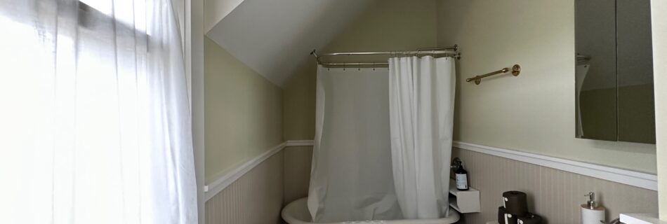 Room 7 - Private Bath